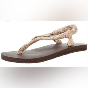 Sanuk sling print sandals tan brown size 7